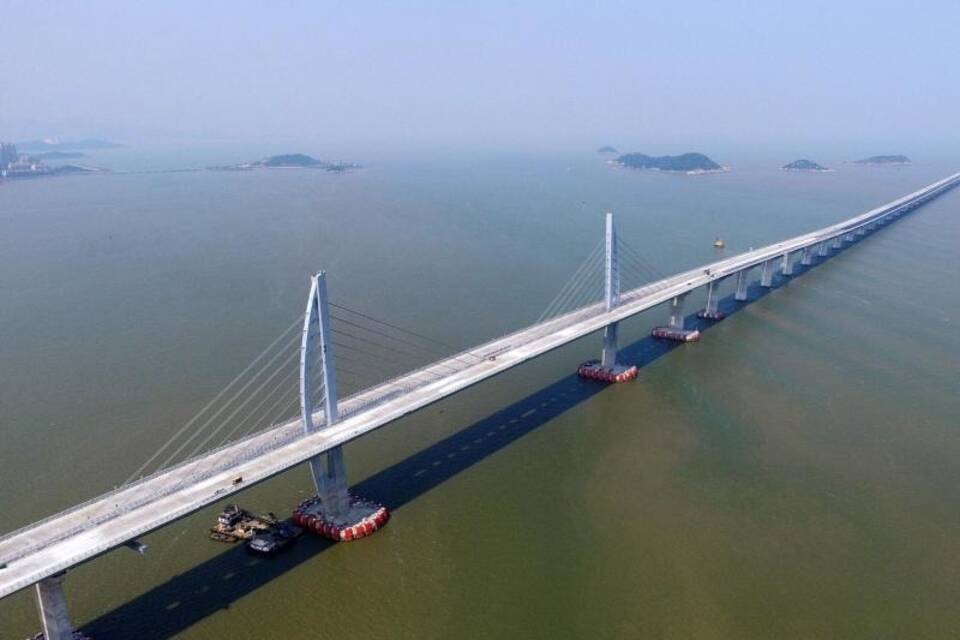 Brücke verbindet Hongkong mit Festland