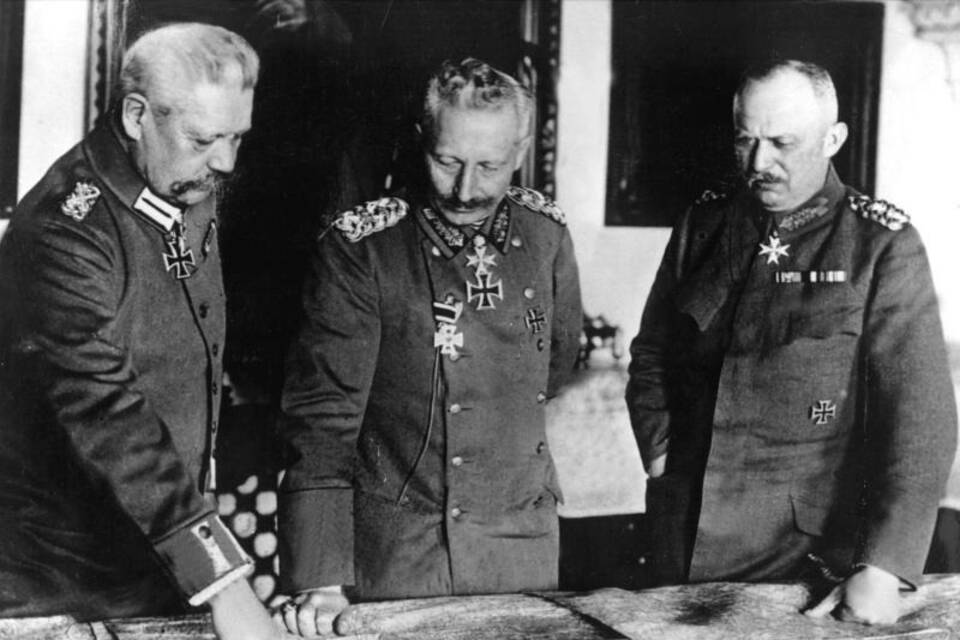 Paul von Hindenburg, Kaiser Wilhelm II. und Erich Ludendorff
