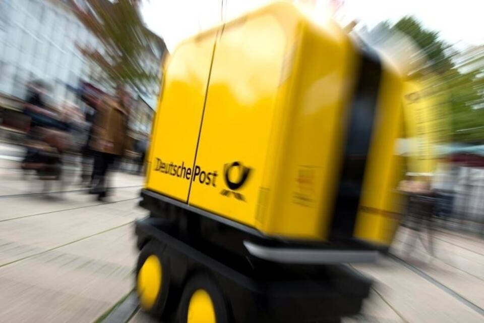 Deutsche Post testet Zustell-Roboter "PostBOT" Deutsche Post testet Zustell-Roboter "PostBOT"