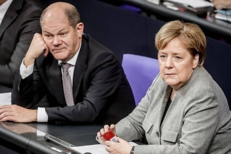 Olaf Scholz und Angela Merkel