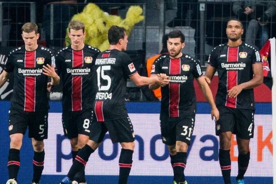 Bayer Leverkusen - VfB Stuttgart Bayer Leverkusen - VfB Stuttgart