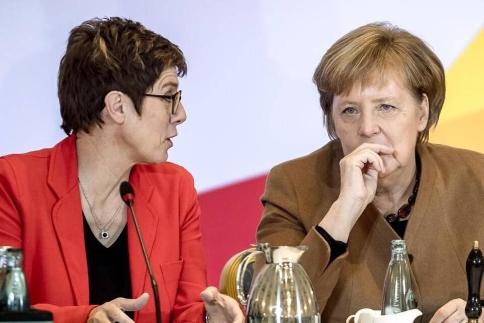 Kramp-Karrenbauer und Merkel Kramp-Karrenbauer und Merkel