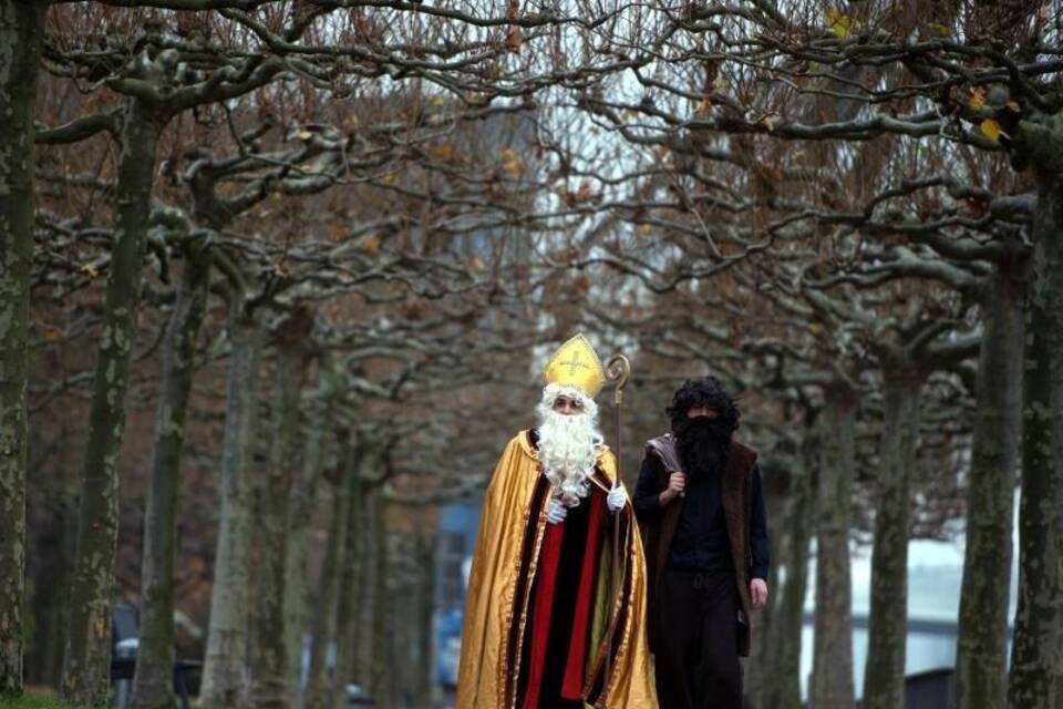 Nikolaus und Knecht Ruprecht Nikolaus und Knecht Ruprecht
