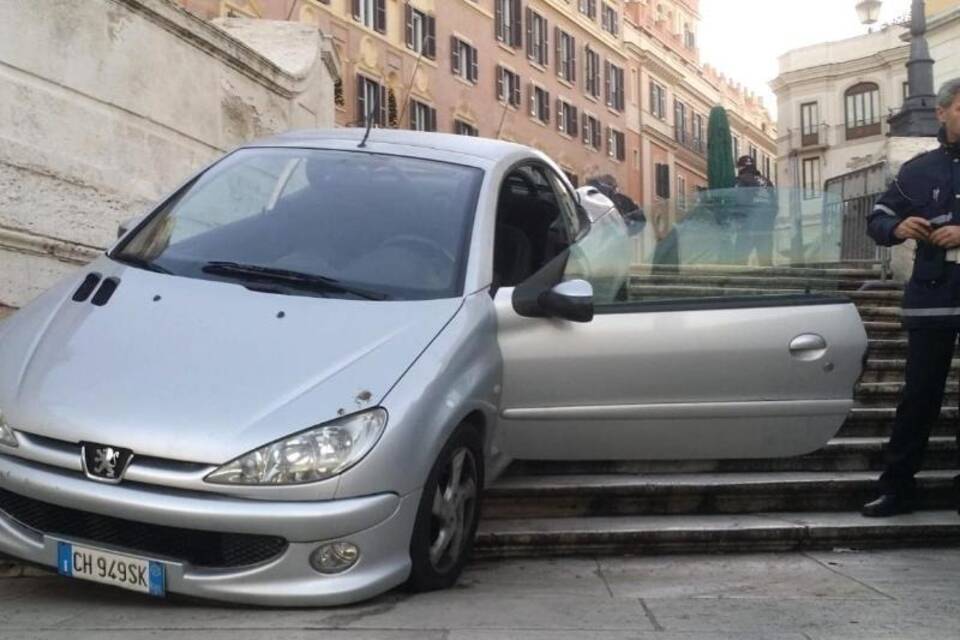 Auto auf Spanischer Treppe