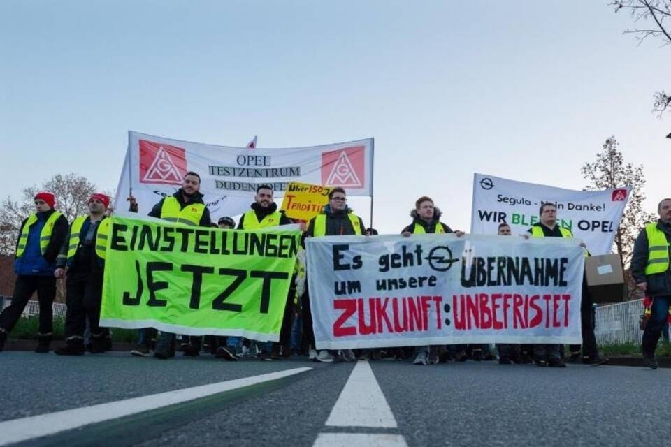 Proteste gegen Verkaufspläne bei Opel