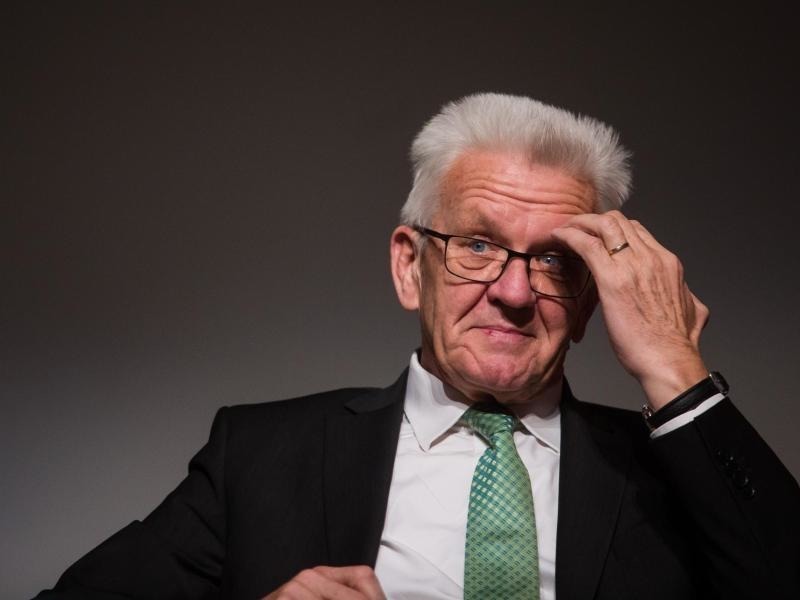 «Arbeitskräfte benötigt»: Kretschmann fordert ...