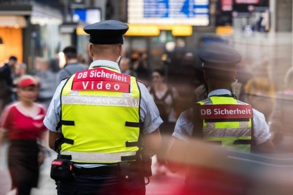 Mitarbeiter der DB-Sicherheit Mitarbeiter der DB-Sicherheit