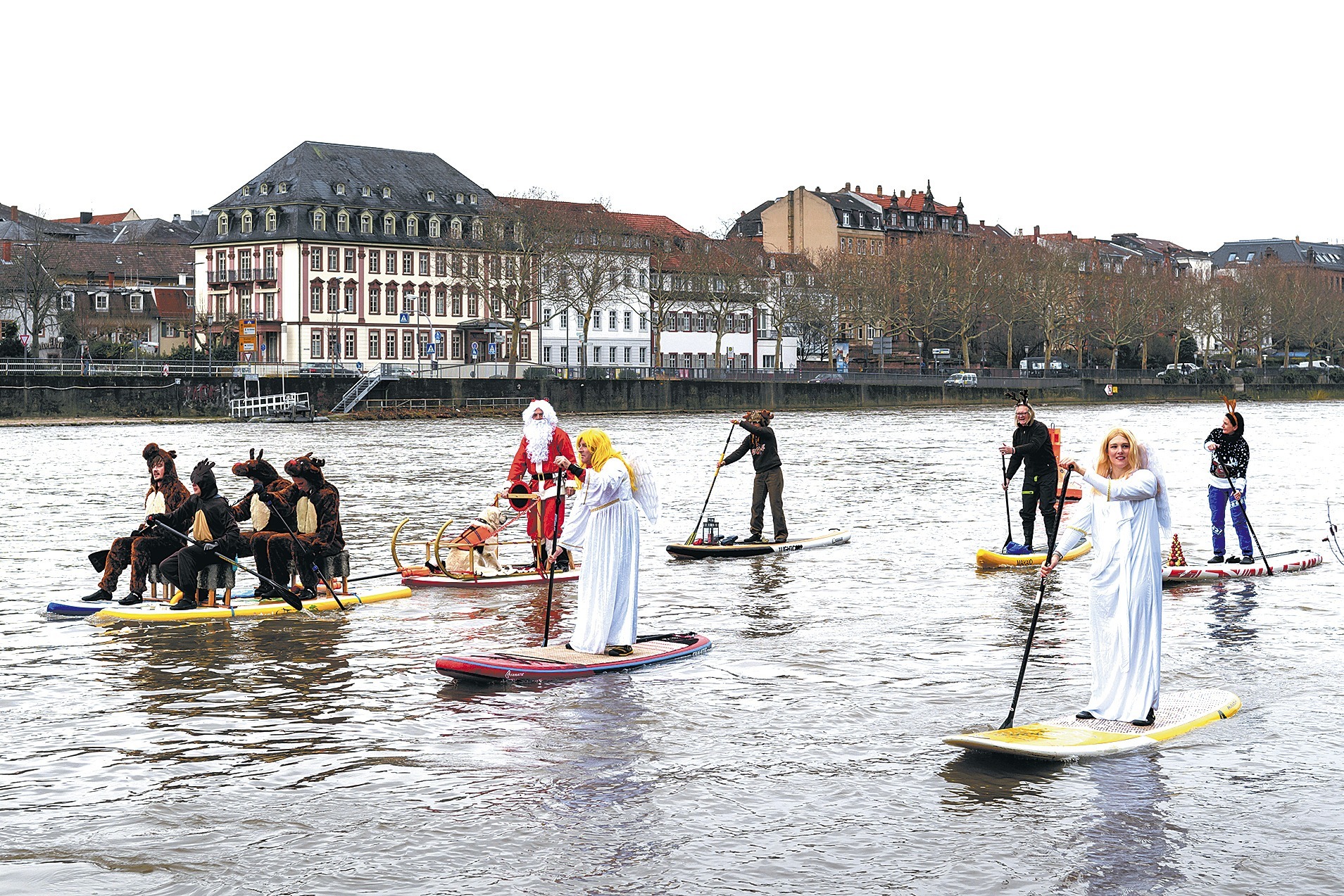 Heidelberg WeihnachtsPaddelTross auf dem Neckar Regionalticker RNZ