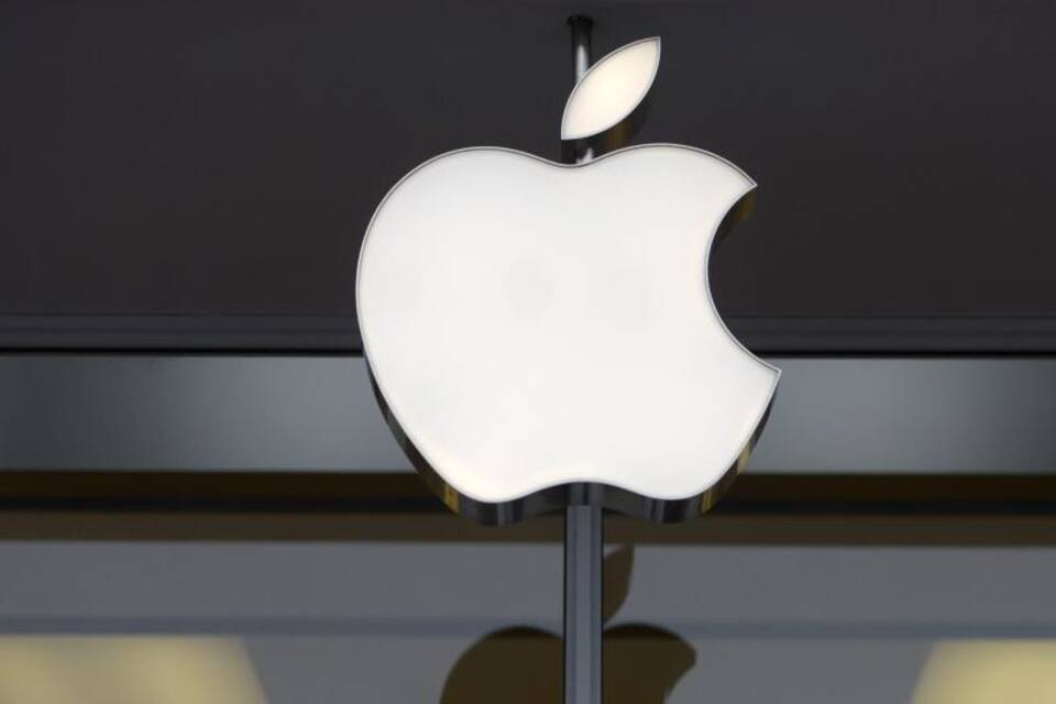 Apple Apple