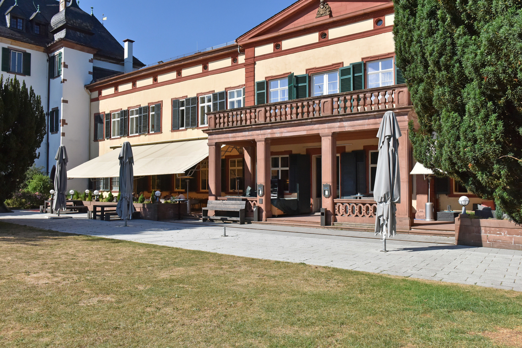 Schlossparkrestaurant Weinheim Bewerbungen liegen auf dem Tisch