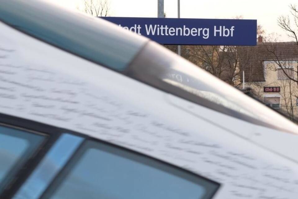ICE am Bahnhof Wittenberg