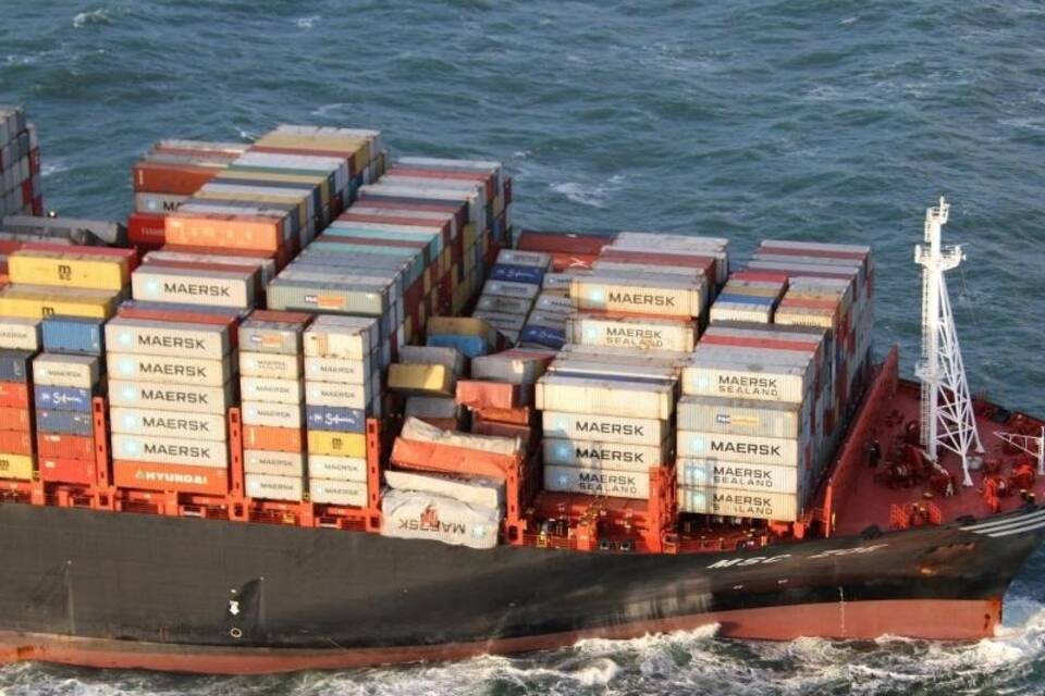 Frachter verliert Container