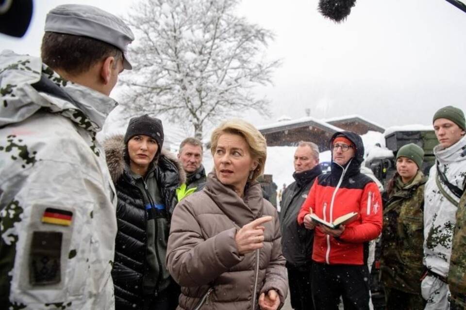 Von der Leyen besucht Buchenhöhe