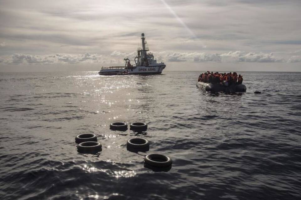 Flüchtlinge vor Libyens Küste Flüchtlinge vor Libyens Küste