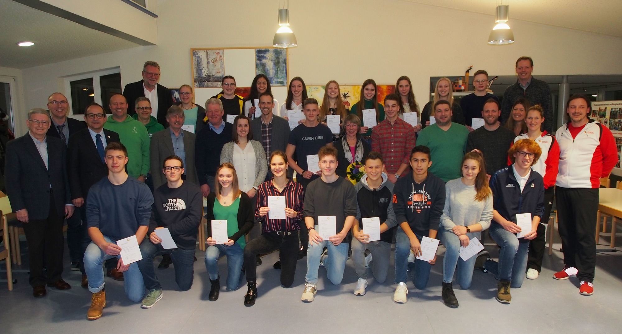 Burghardt Gymnasium Buchen Im Sportprofil Zum Ubungsleiter Ausgebildet Buchen Rnz