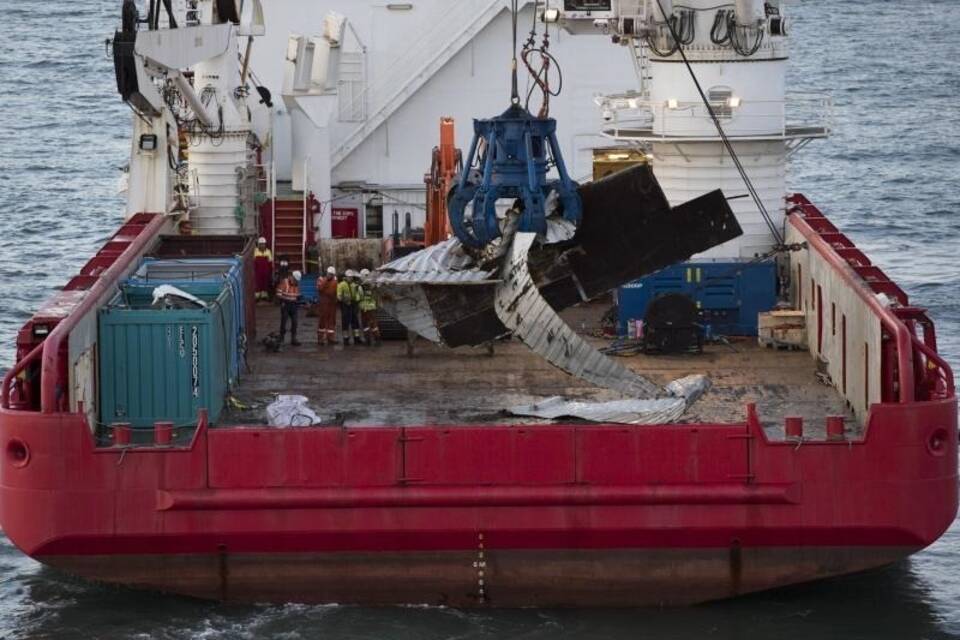 Bergungsaktion für Container