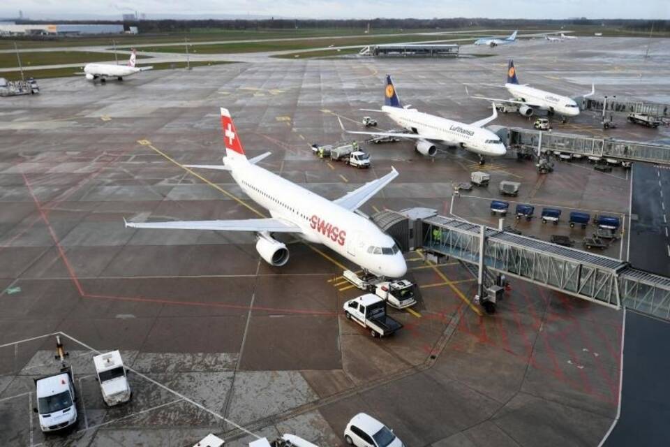 Luftverkehr vor Warnstreik am Hannover Airport Luftverkehr vor Warnstreik am Hannover Airport
