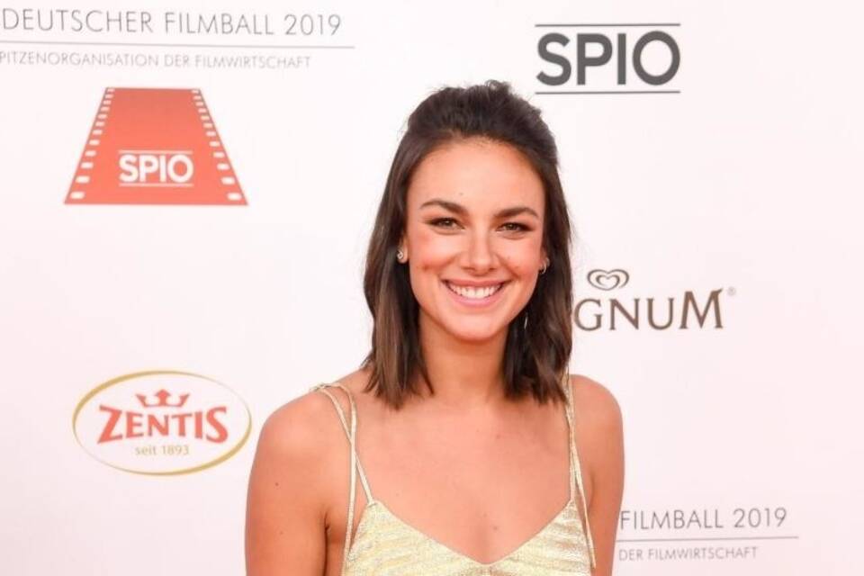 Janina Uhse Janina Uhse