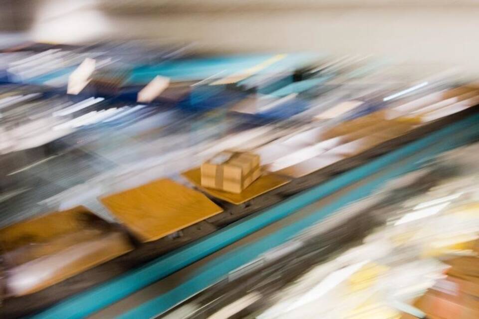 Trubel im Paketzentrum Trubel im Paketzentrum