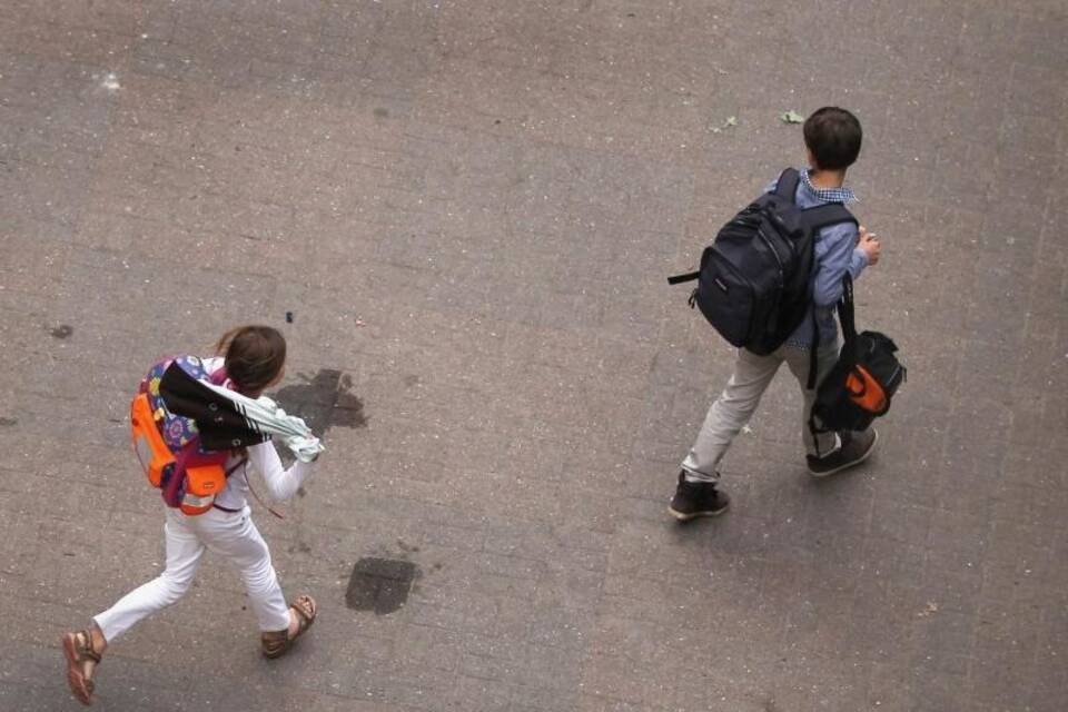 Kinder auf dem Schulhof Kinder auf dem Schulhof