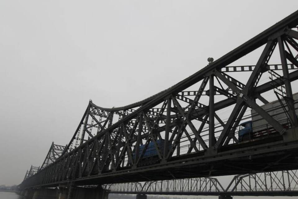 Dandong Dandong