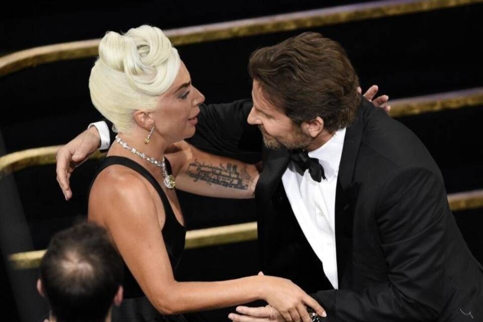 Oscars - Lady Gaga + Bradley Cooper