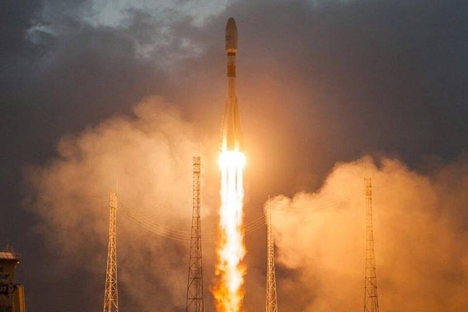 Sojus-Rakete mit OneWeb-Satelliten ins All gestartet Sojus-Rakete mit OneWeb-Satelliten ins All gestartet