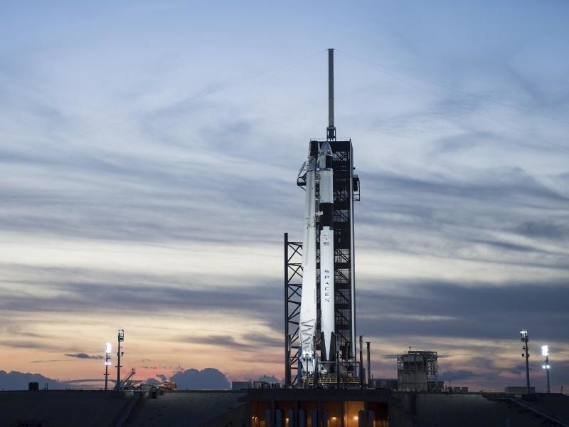 Puppe in SpaceX-Rakete: USA starten Testflug für bemannte ...
