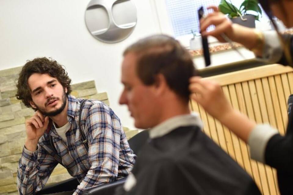 Jesus-Darsteller beim Friseur Jesus-Darsteller beim Friseur