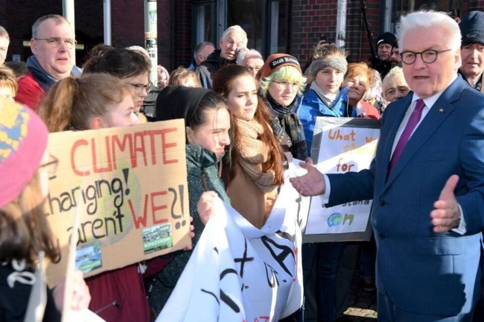 Steinmeier lobt Schülerprotest Steinmeier lobt Schülerprotest