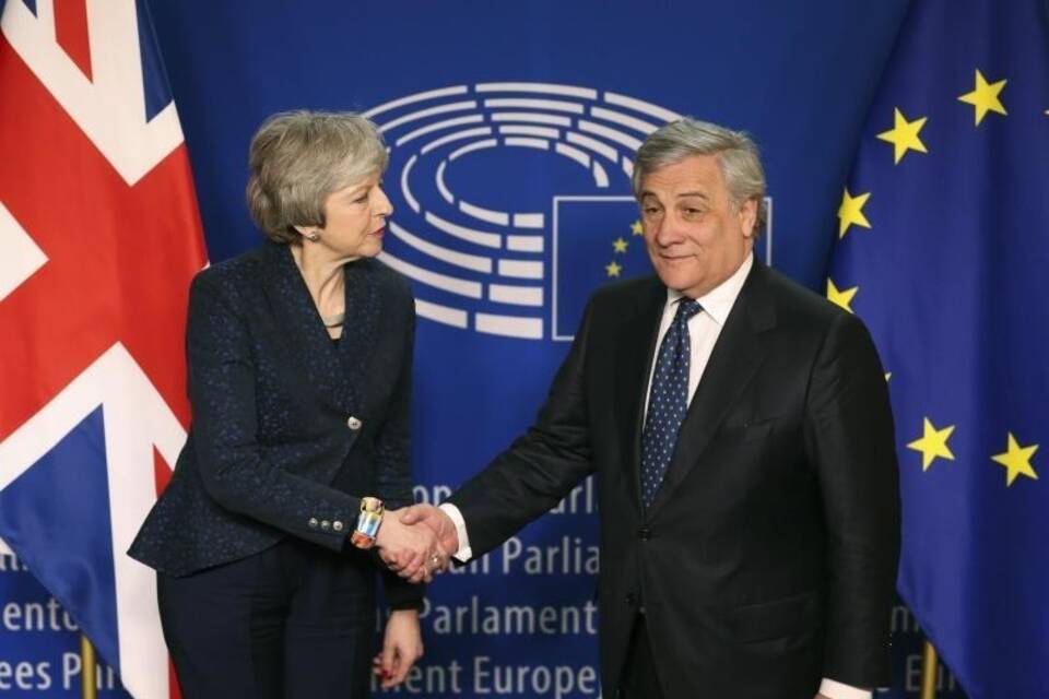 Tajani und May in Brüssel