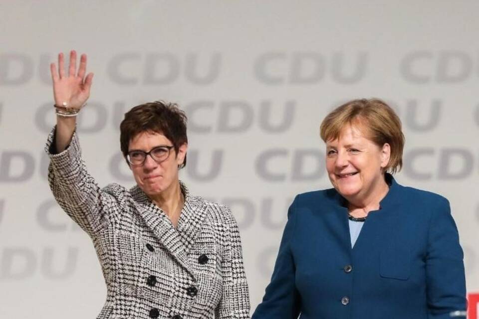 Merkel und Kramp-Karrenbauer Merkel und Kramp-Karrenbauer