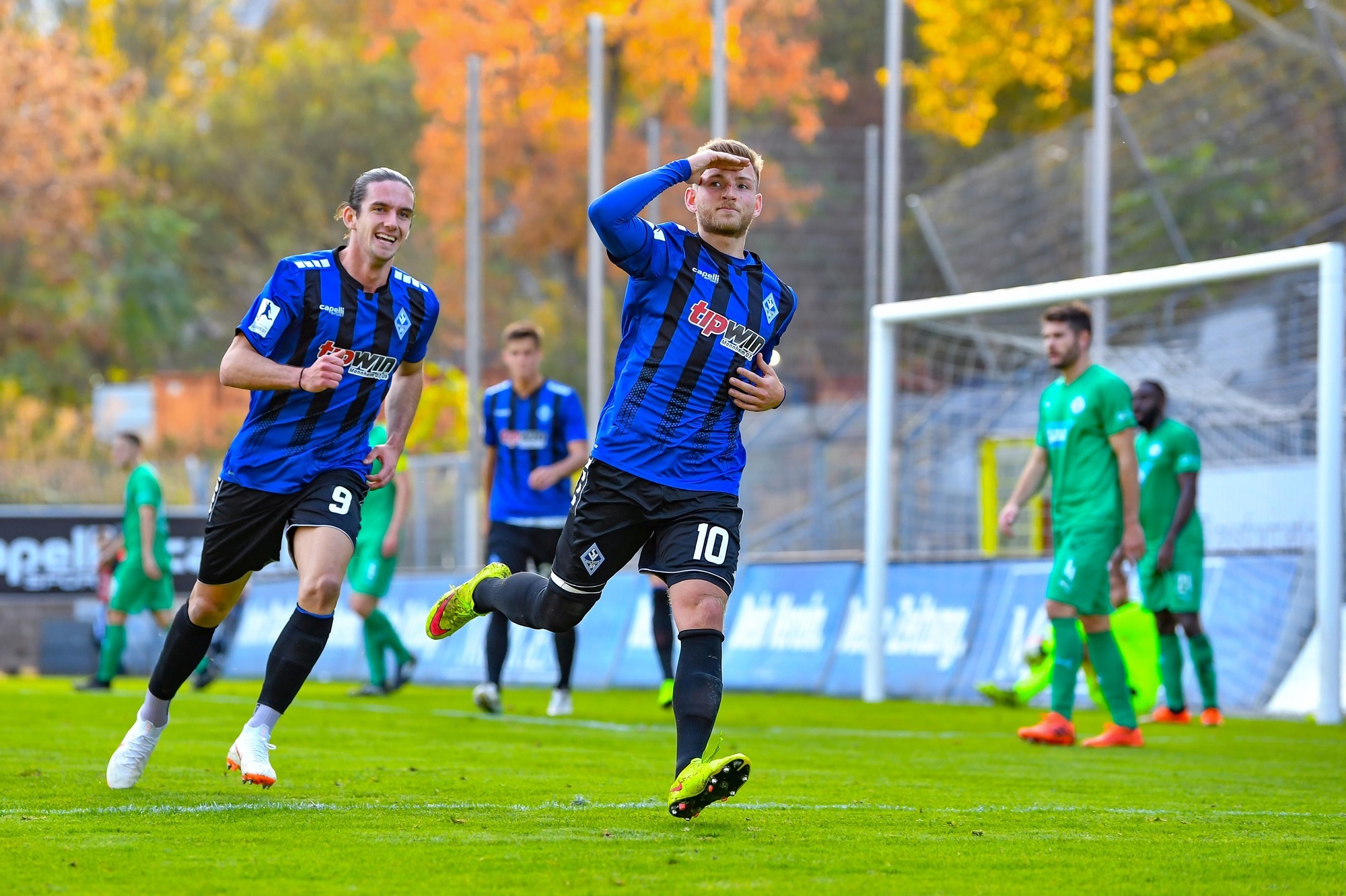 Wir halten sie auf dem laufenden mit unserem transferticker, der nun bis ende august. Sv Waldhof Spieler Gehalt : Sv Waldhof Wie Timo Kern Vom Vorbereiter Zum Knipser Wurde Regionalsport Rnz