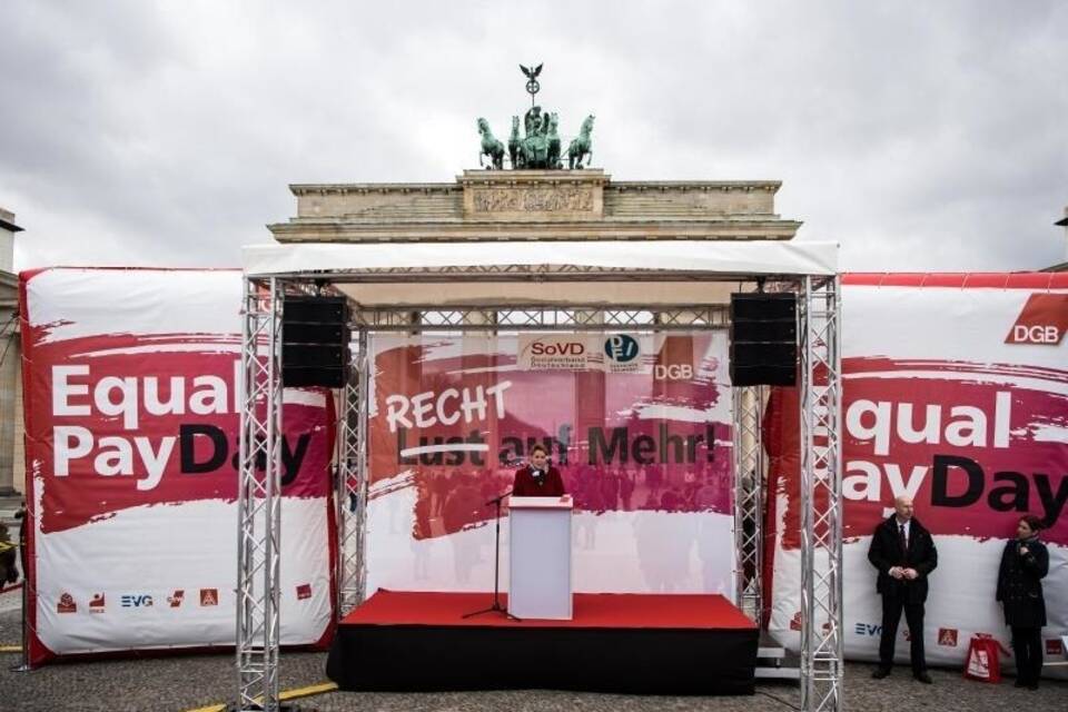 Giffey bei Kundgebung zum «Equal Pay Day» Giffey bei Kundgebung zum «Equal Pay Day»