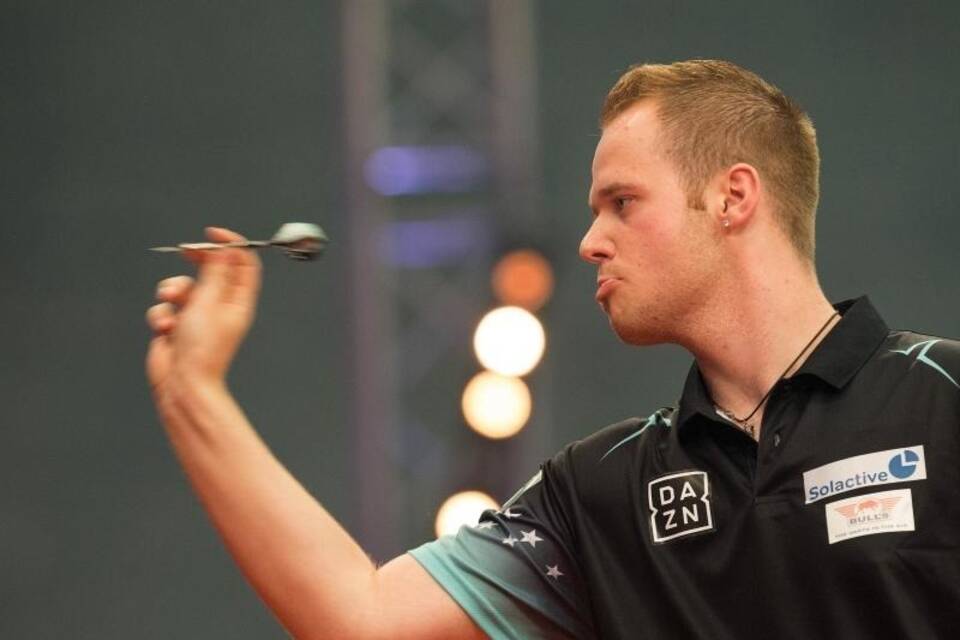 Max Hopp gibt Debüt in der Premier League Max Hopp gibt Debüt in der Premier League