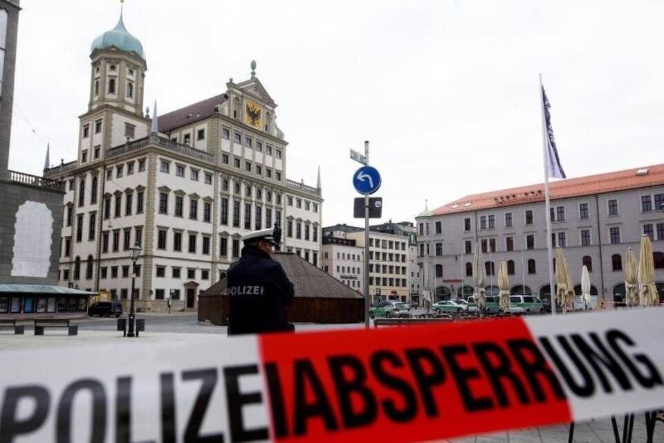 Gesperrter Rathausplatz in Augsburg