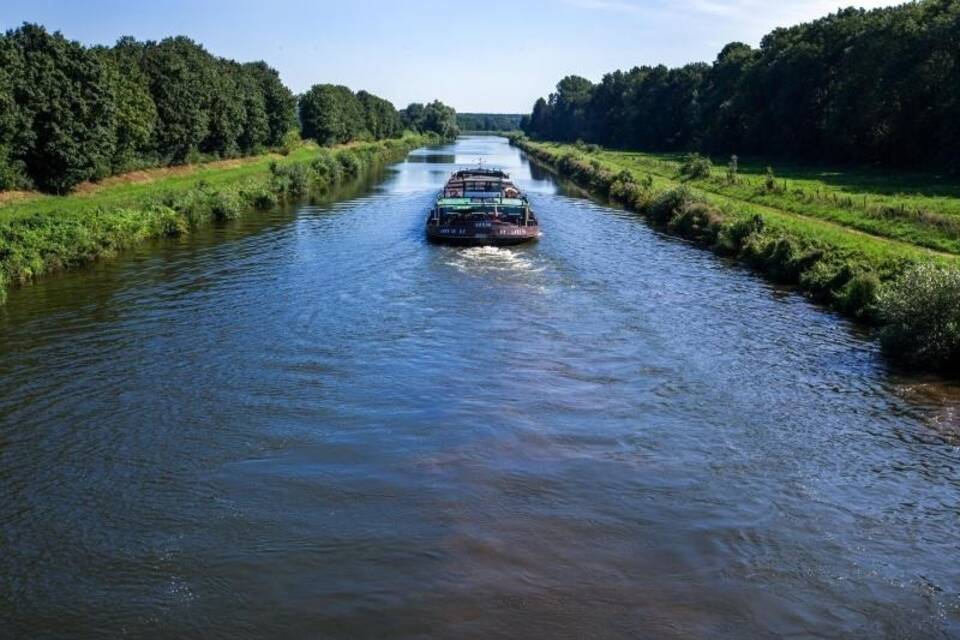 Elbe-Lübeck-Kanal Elbe-Lübeck-Kanal