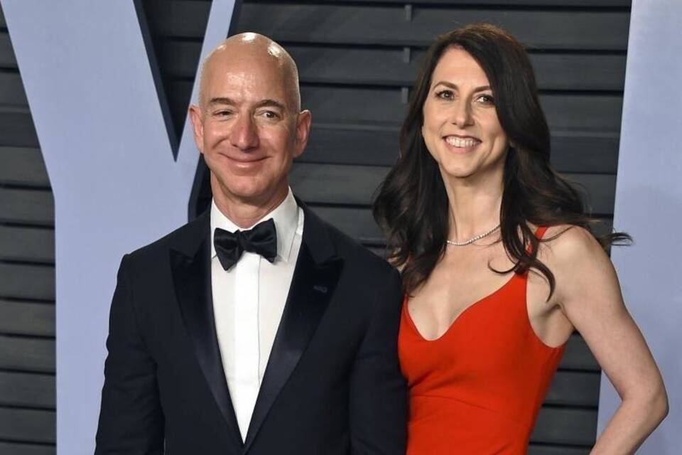 Jeff Bezos + MacKenzie Bezos Jeff Bezos + MacKenzie Bezos