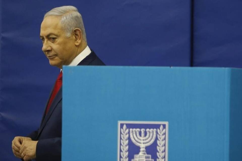 Netanjahu gibt Stimme ab