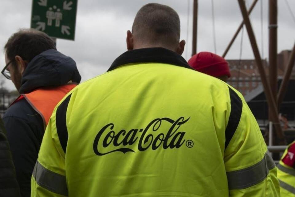 Coca-Cola-Mitarbeiter protestieren in Berlin