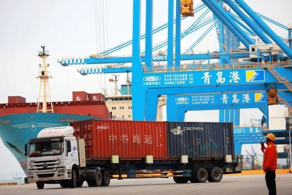 Verladung von Containern Verladung von Containern
