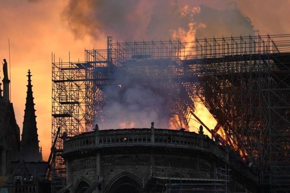 Notre-Dame brennt