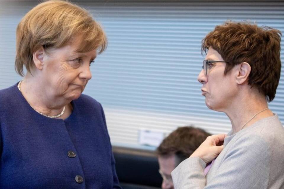 Merkel und Kramp-Karrenbauer Merkel und Kramp-Karrenbauer