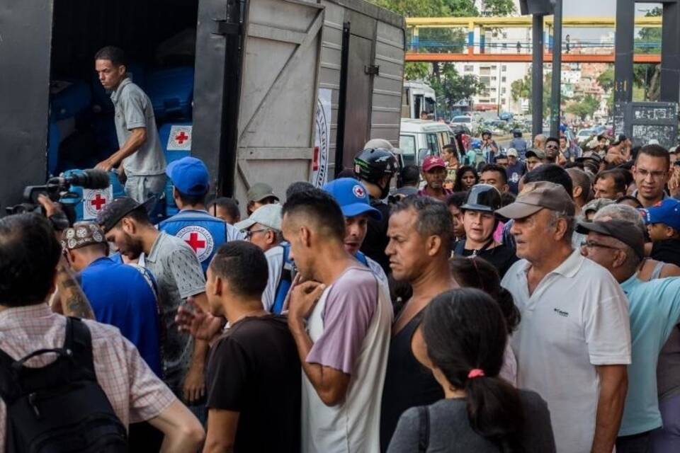 Erste Hilfsgüter in Venezuela
