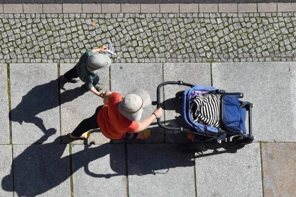 Frau mit Kind Frau mit Kind