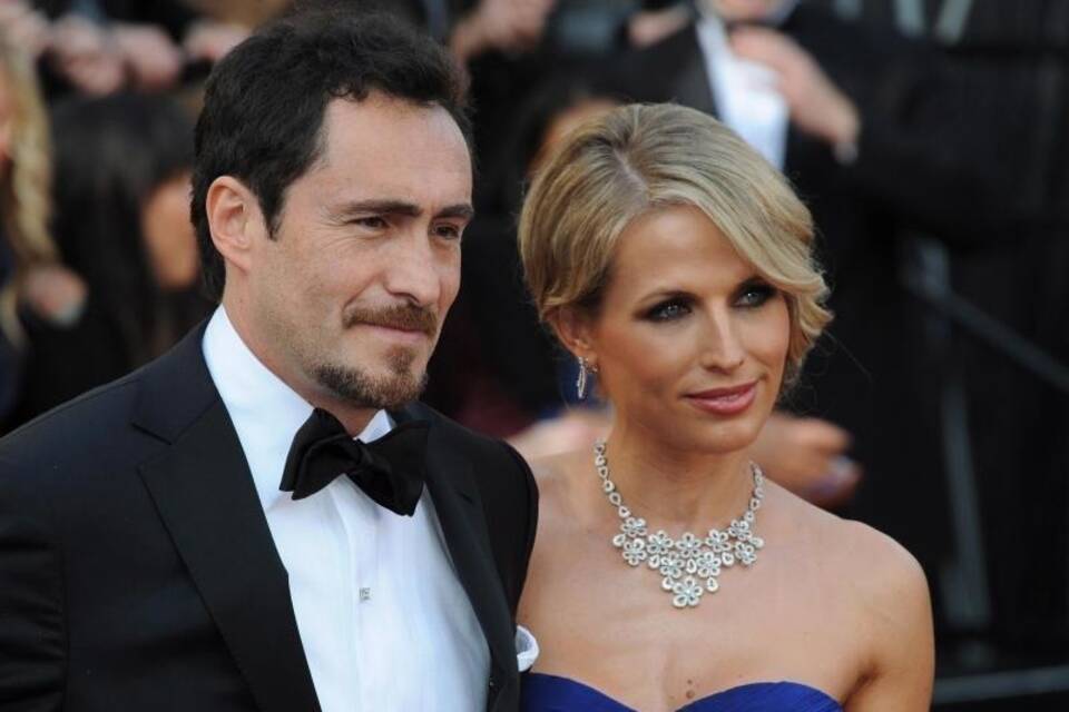 Demián Bichir & Stefanie Sherk