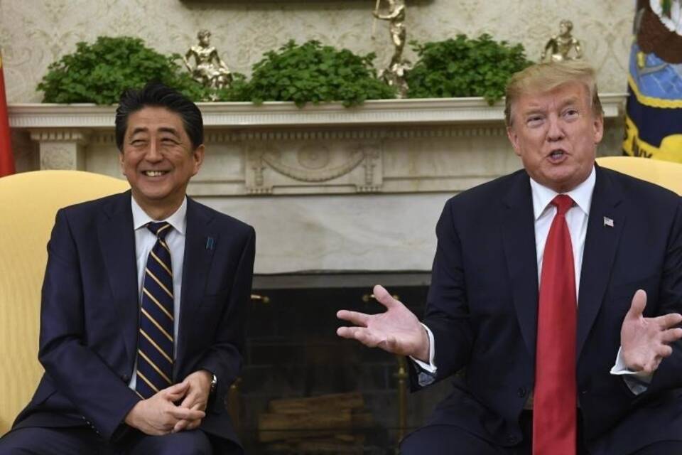 Trump empfängt Abe