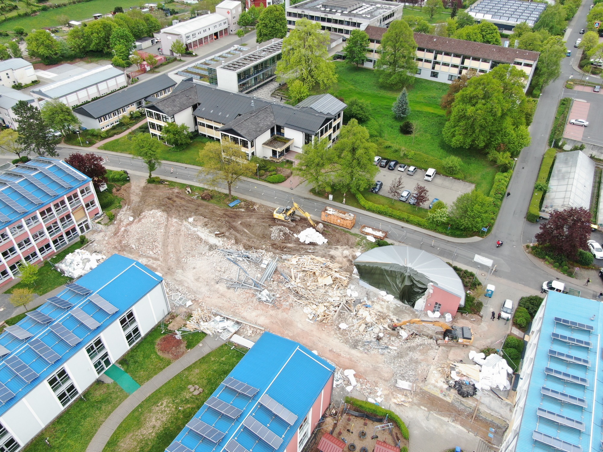 Burghardt Gymnasium Buchen Beim Abriss Von Trakt Ii Des Bgb Fallen Hohere Kosten An Buchen Rnz