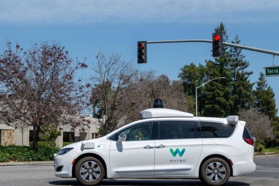 Selbstfahrendes Auto von Waymo Selbstfahrendes Auto von Waymo