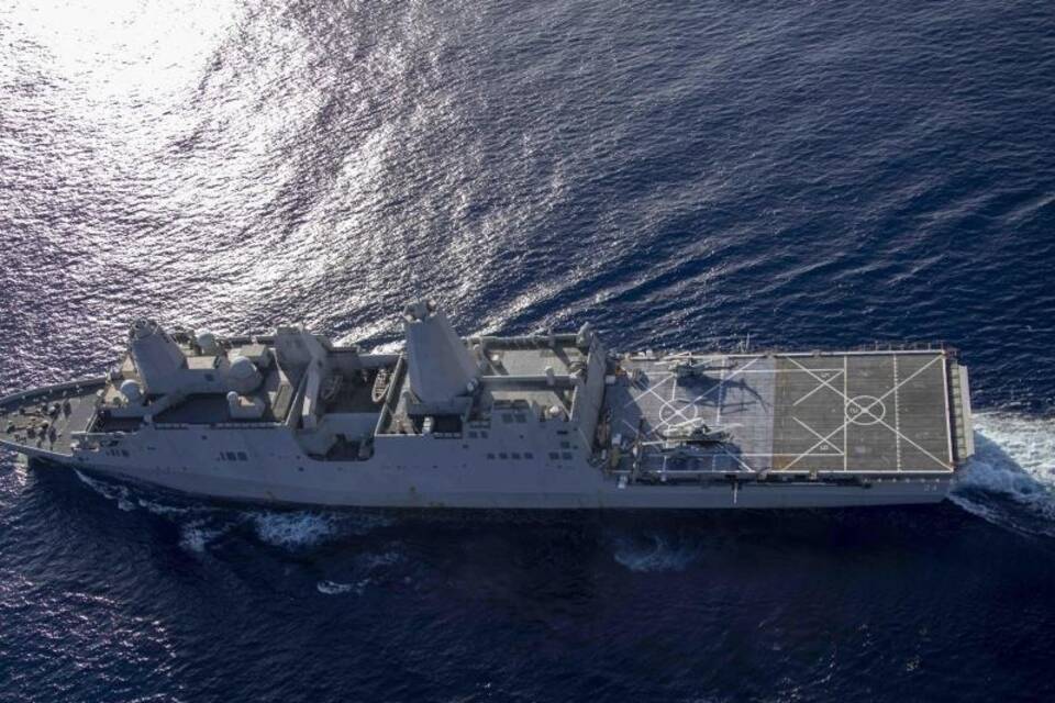 «USS Arlington» im Atlantik